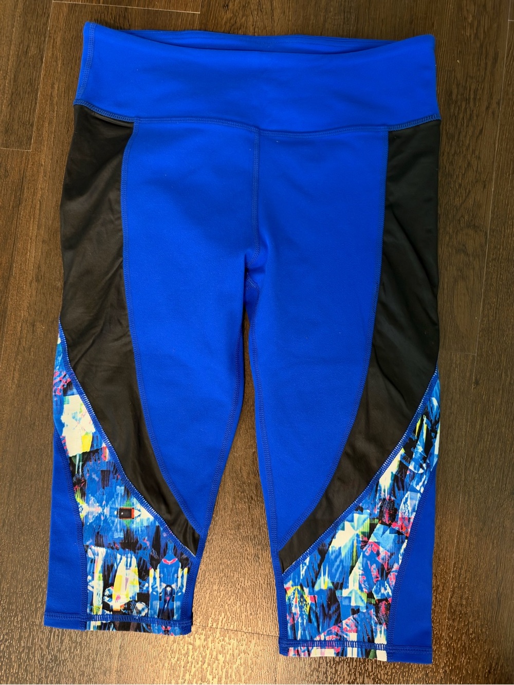 Fabletics Royal Blue Capri Leggings with Black Panels & Multicolor Geo Trim